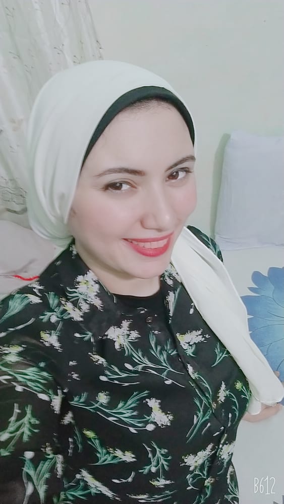 بنت حزينه جدا